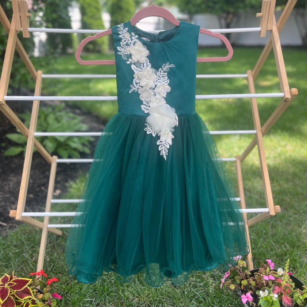 Elegant Green Kids Dress with Floral Accents